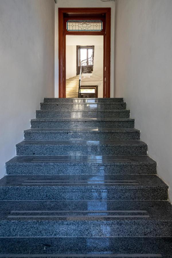 2 Bedroom Apartment Tykha Street City Center With Parking Place Lviv Extérieur photo