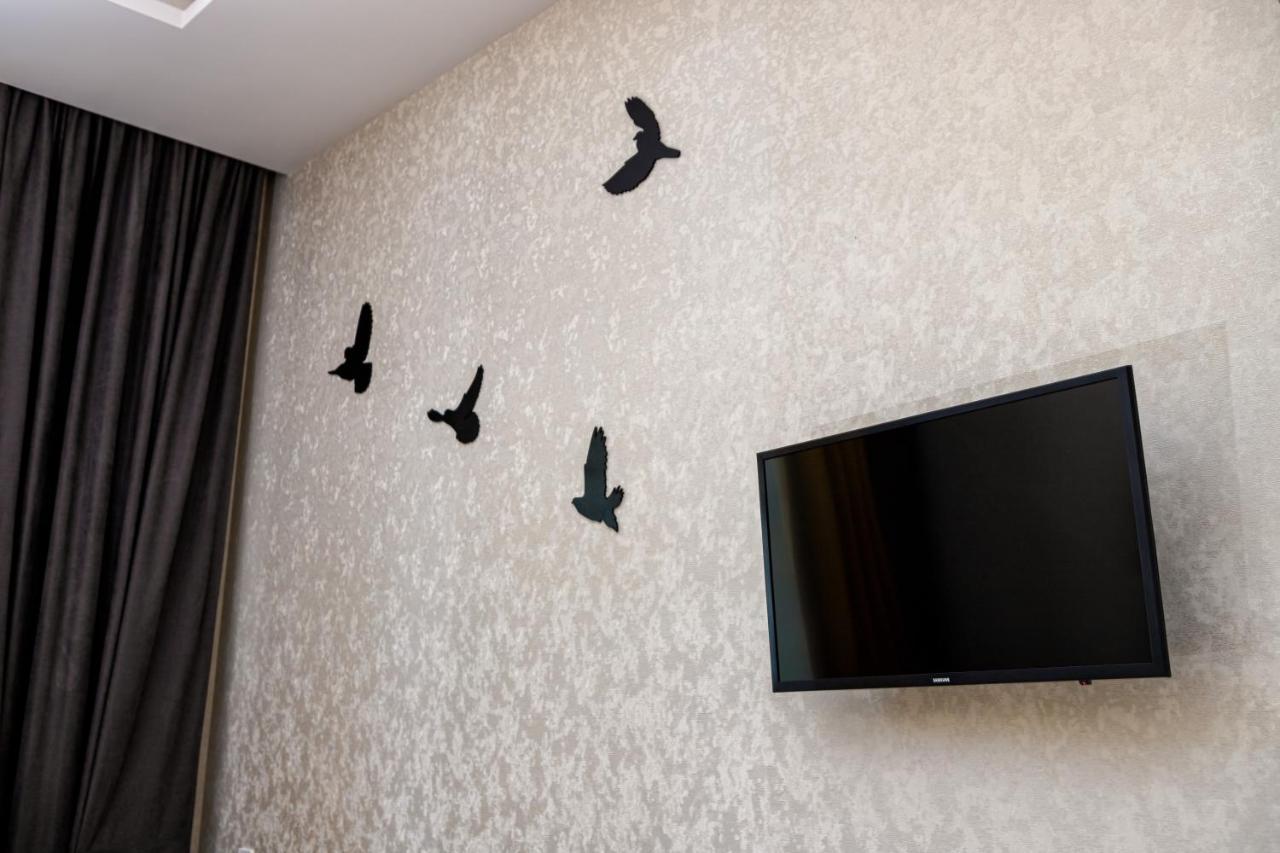 2 Bedroom Apartment Tykha Street City Center With Parking Place Lviv Extérieur photo