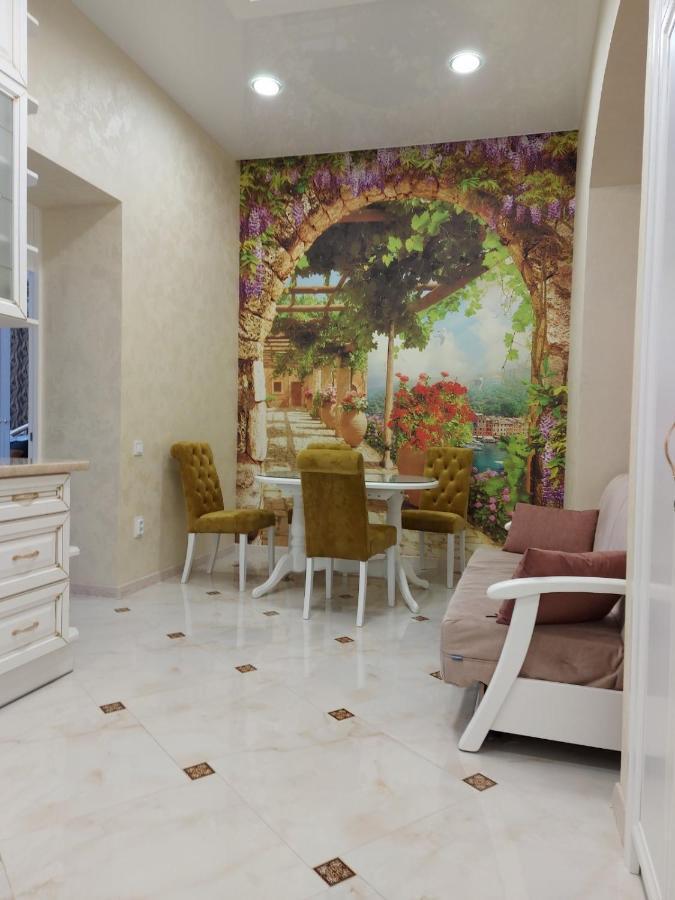 2 Bedroom Apartment Tykha Street City Center With Parking Place Lviv Extérieur photo