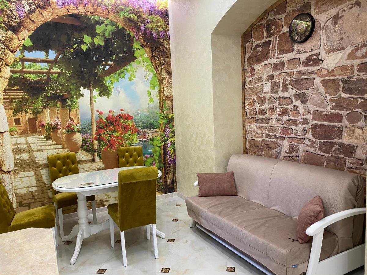 2 Bedroom Apartment Tykha Street City Center With Parking Place Lviv Extérieur photo